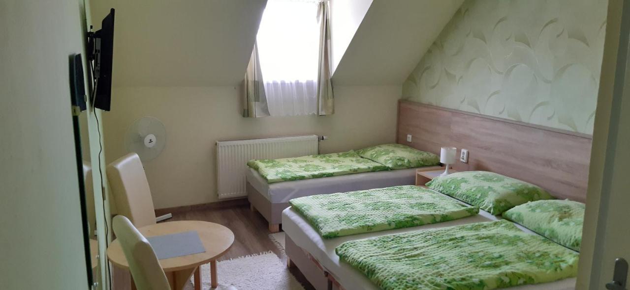 Hajnalka Vendeghaz Hotell Bük Exteriör bild
