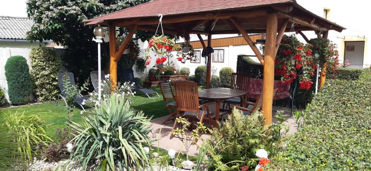 Hajnalka Vendeghaz Hotell Bük Exteriör bild