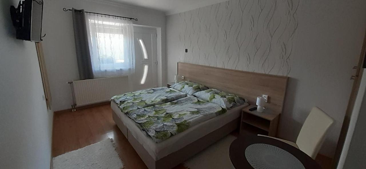 Hajnalka Vendeghaz Hotell Bük Exteriör bild
