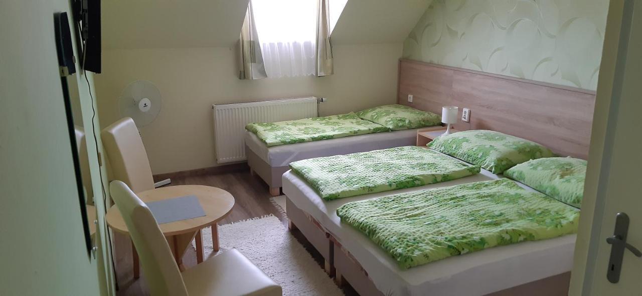 Hajnalka Vendeghaz Hotell Bük Exteriör bild
