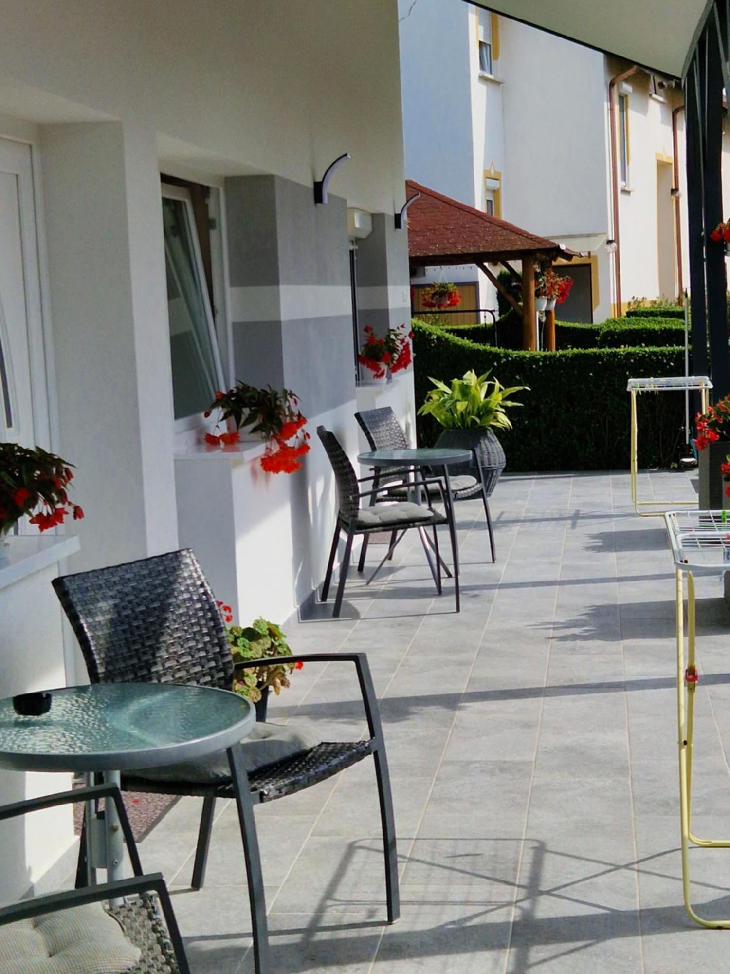 Hajnalka Vendeghaz Hotell Bük Exteriör bild