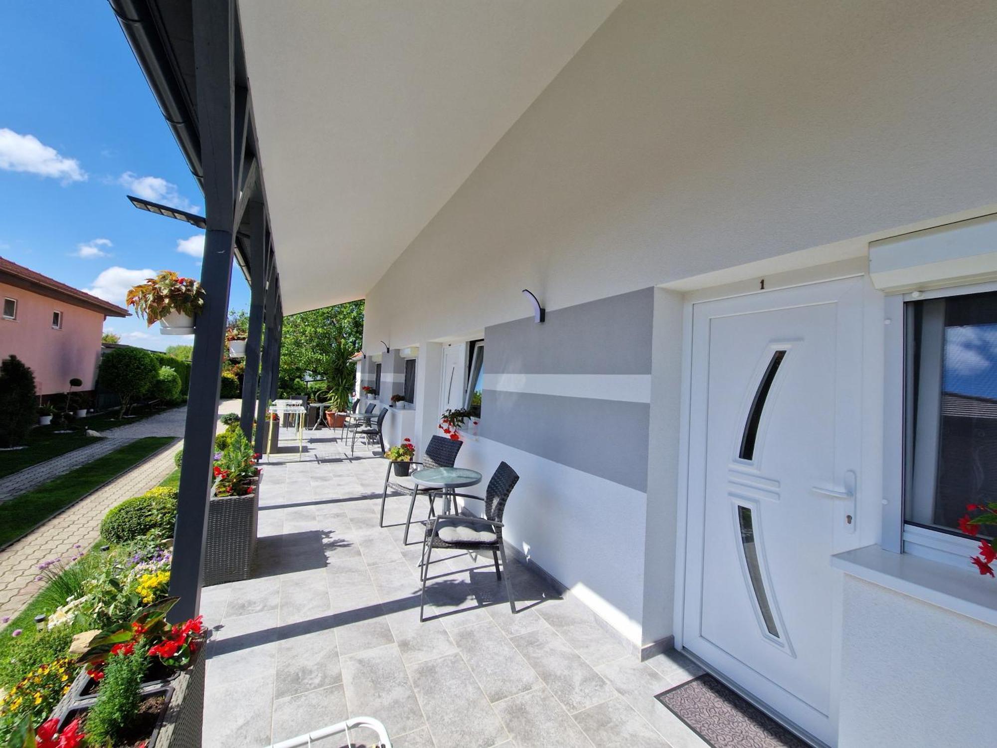 Hajnalka Vendeghaz Hotell Bük Exteriör bild