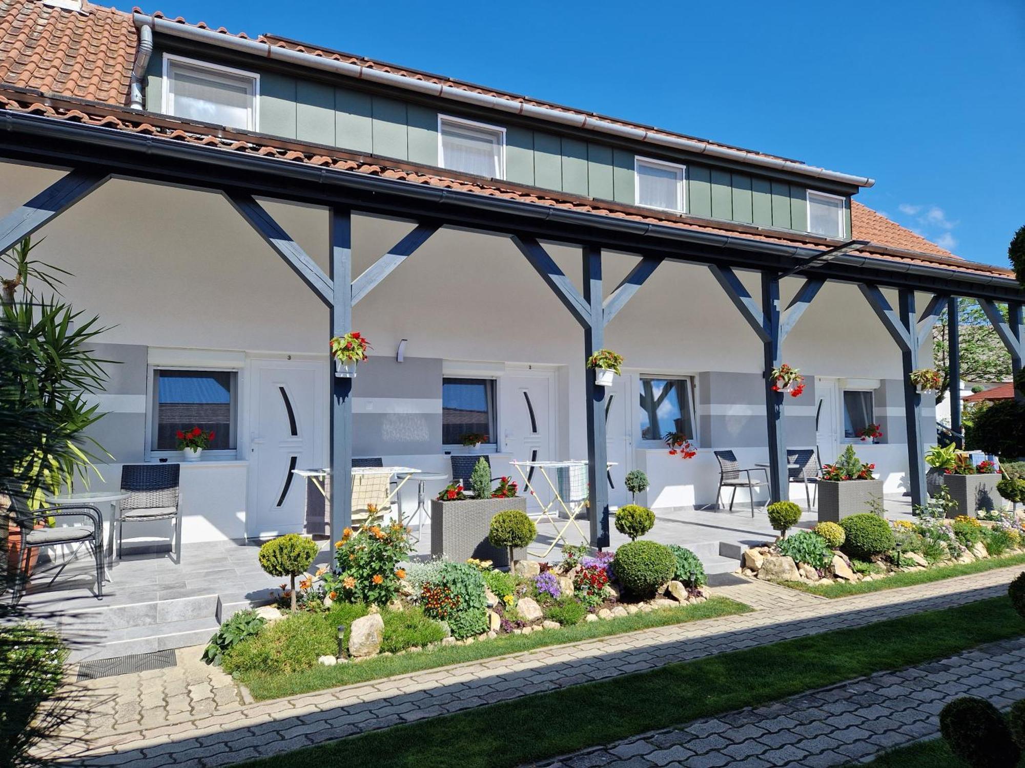 Hajnalka Vendeghaz Hotell Bük Exteriör bild