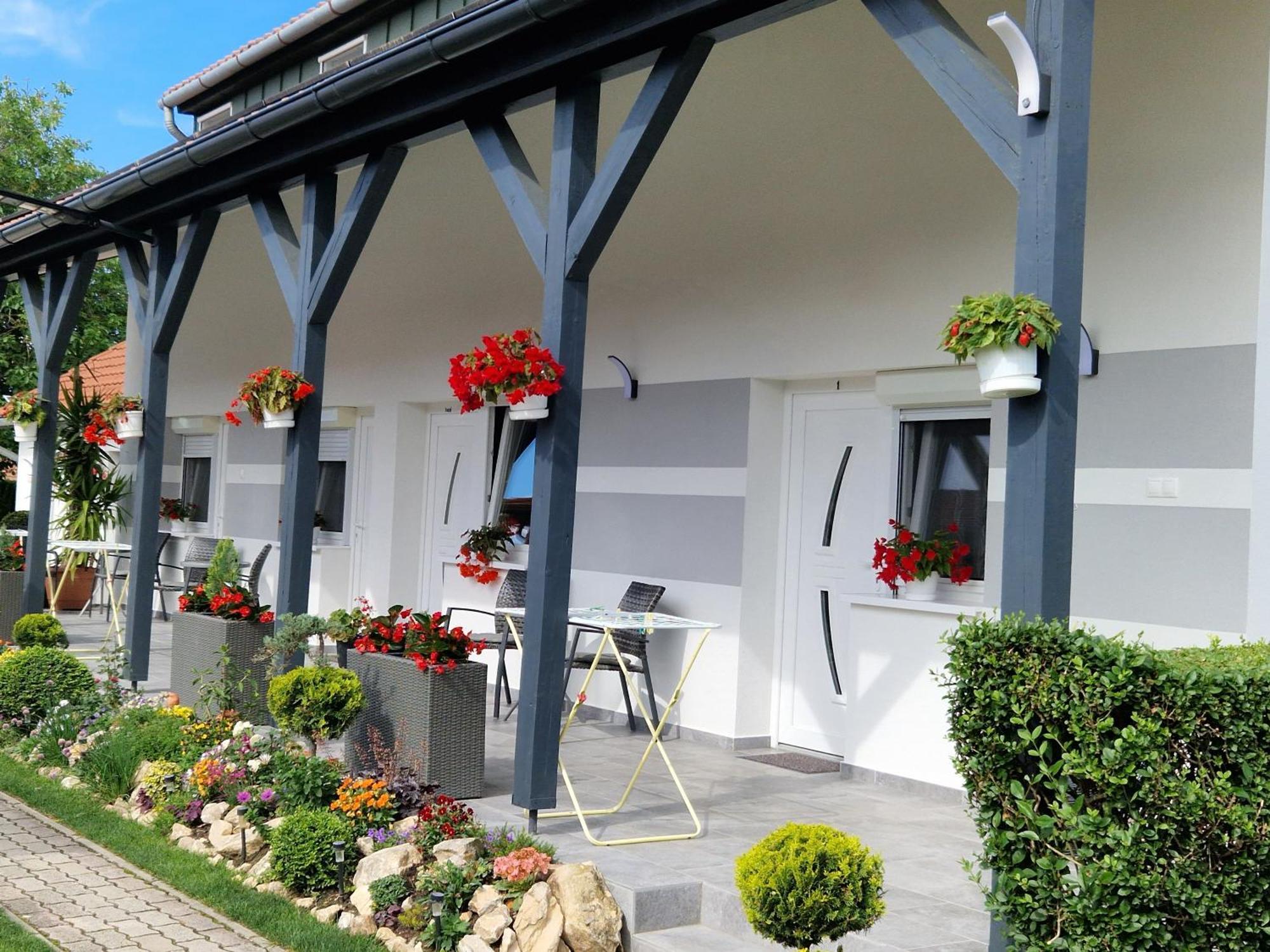 Hajnalka Vendeghaz Hotell Bük Exteriör bild