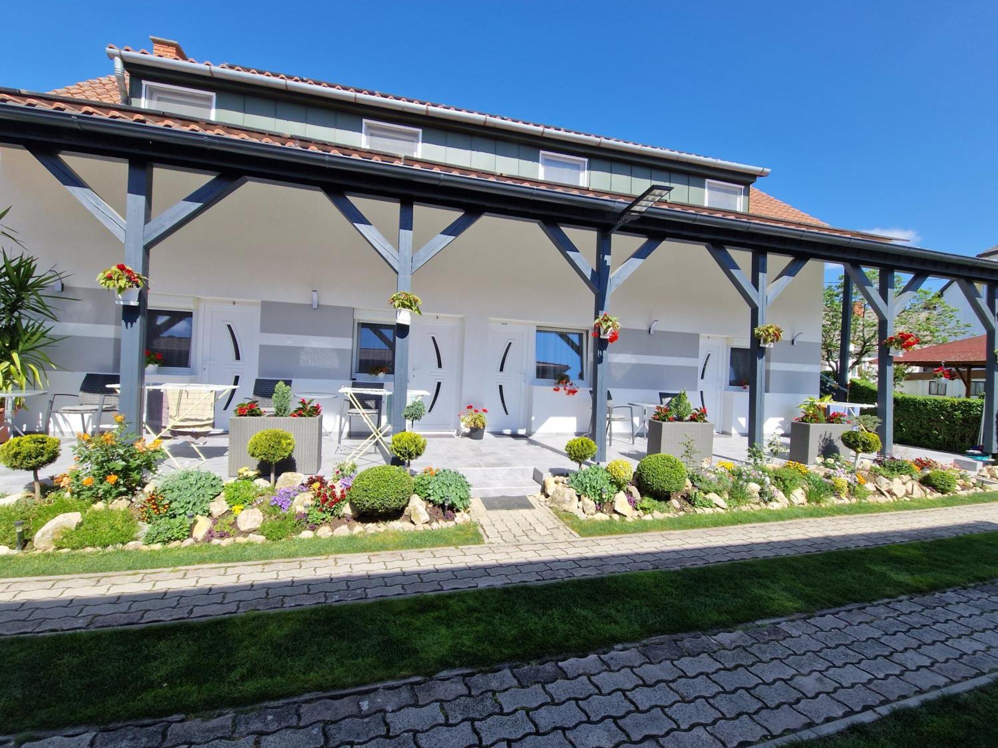 Hajnalka Vendeghaz Hotell Bük Exteriör bild