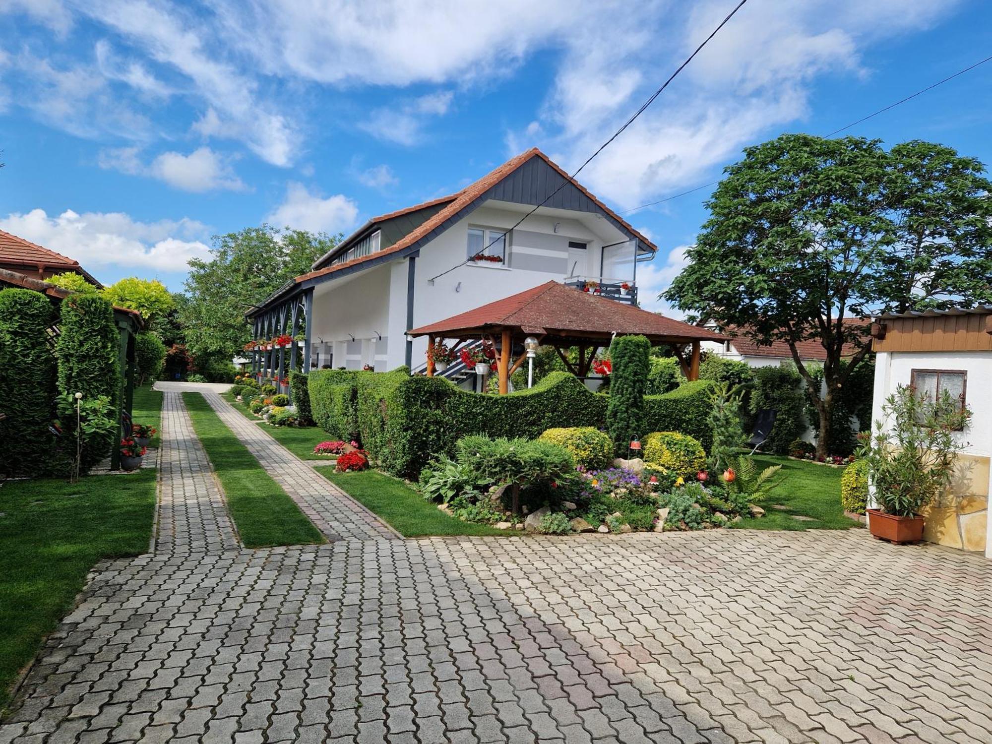 Hajnalka Vendeghaz Hotell Bük Exteriör bild